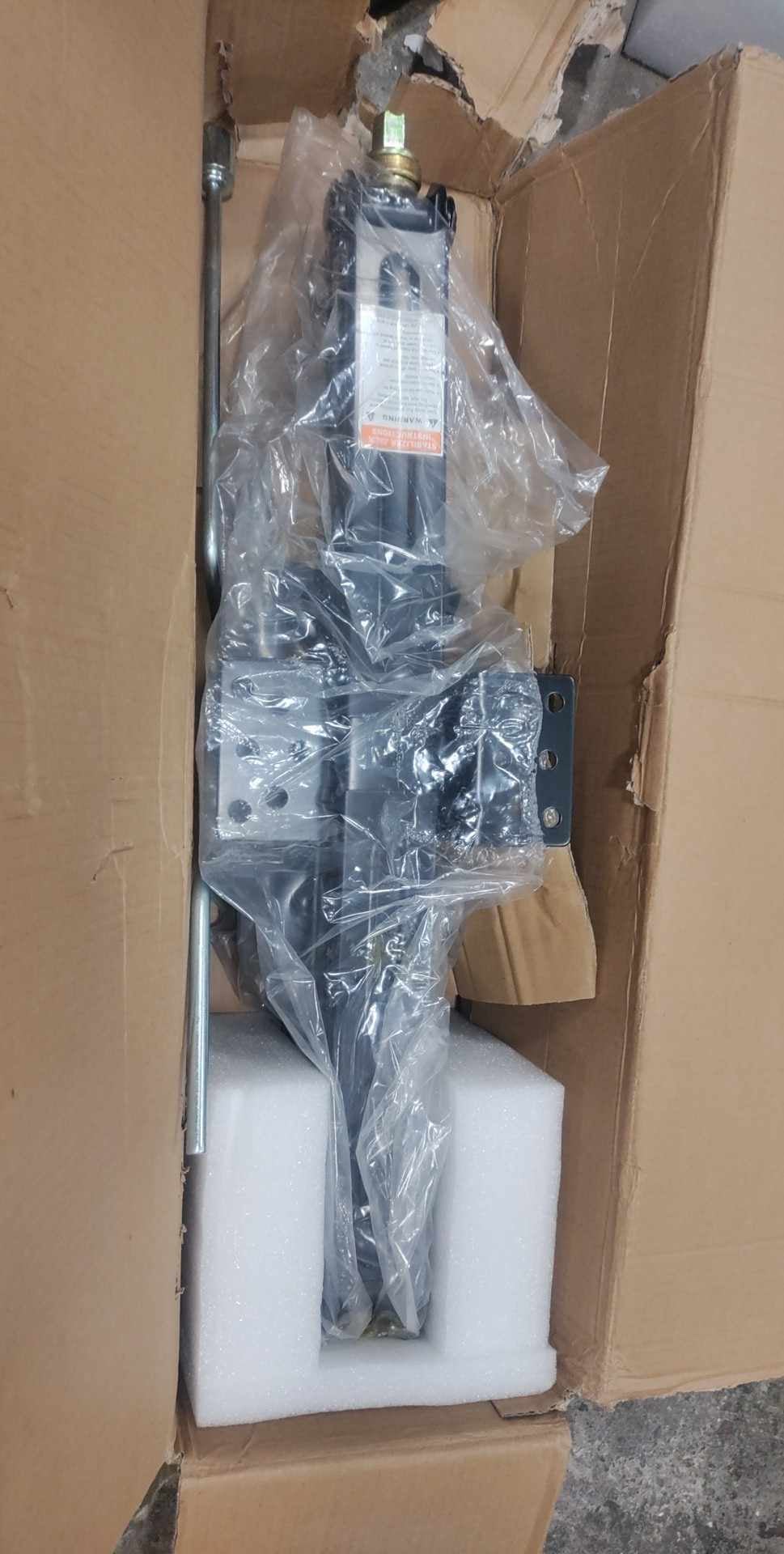 Camco EazLift 24inch HeavyDuty Scissor Jacks, Set of 2 Link+